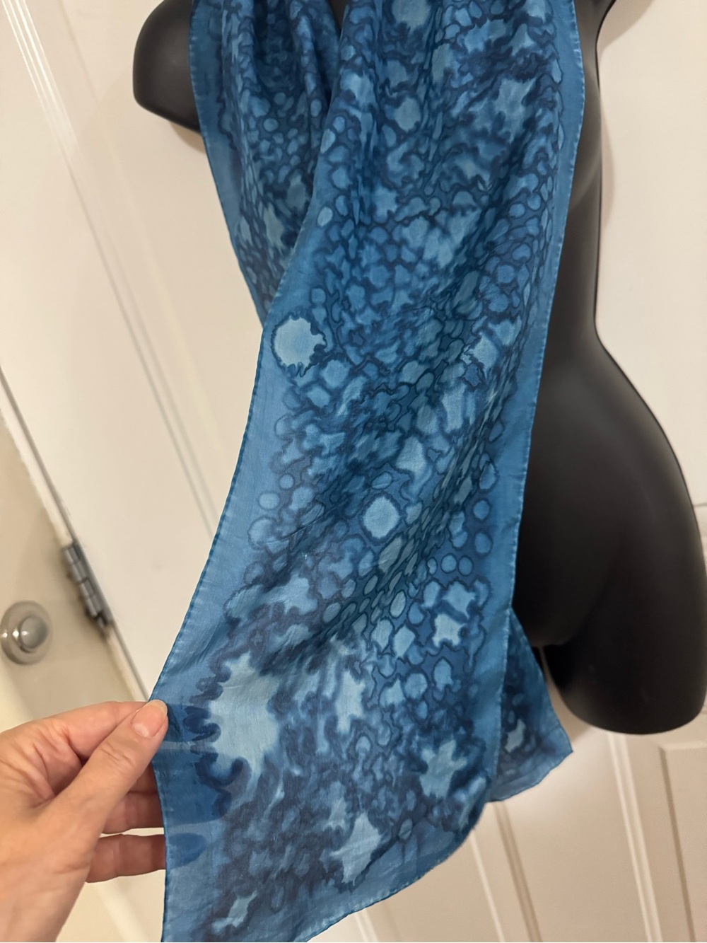 Hand died indigo silk scarf - Picture 6 of 8